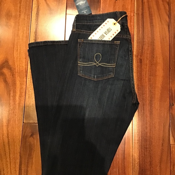 NWT Lucky Brand Sofia Boot Cut Jeans - Picture 2 of 5